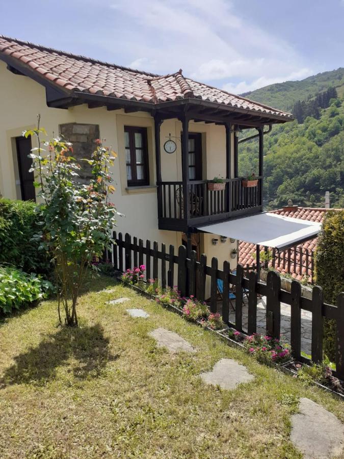La Casina De Santulaya Villa Cangas De Narcea Eksteriør billede