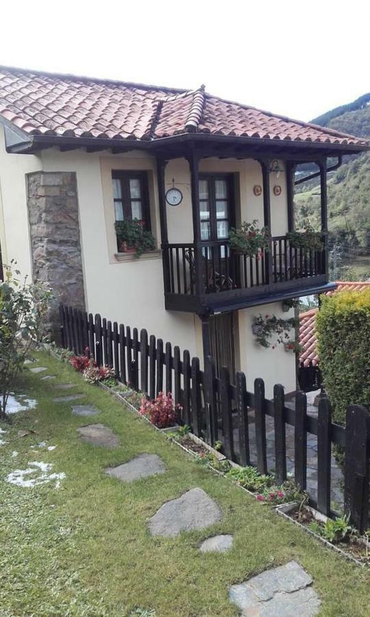 La Casina De Santulaya Villa Cangas De Narcea Eksteriør billede